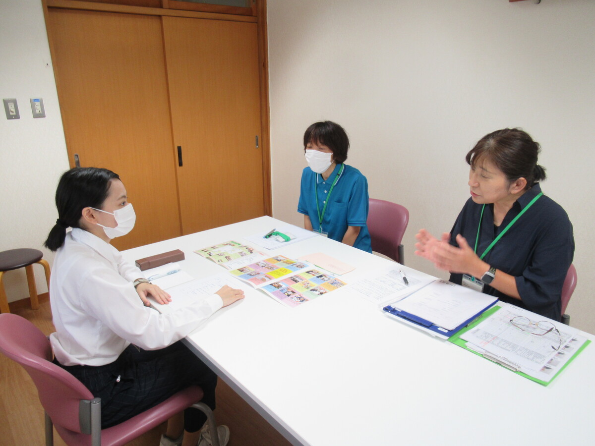 好地荘 概要説明の様子