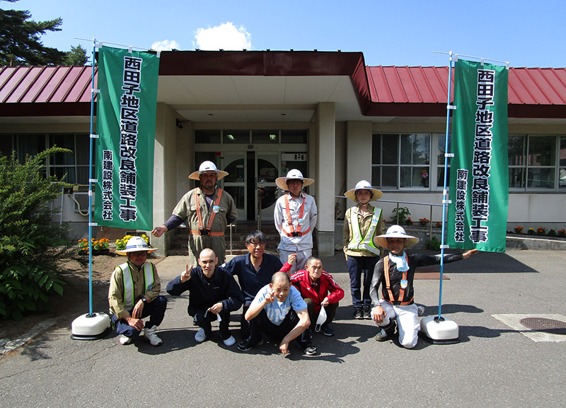 南建設様　除草ボランティアの様子